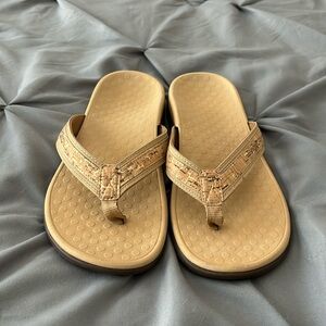 Vionic flip flops Brand New never worn!